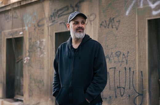 Γιώργος Παλούμπης: «Το θέατρο δεν μου χρωστάει τίποτα, μόνο εγώ του χρωστάω»