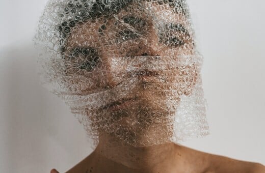 5 τρόποι να απαλλαγείτε από τη δυσάρεστη αναπνοή μετά την σκορδαλιά της 25ης Μαρτίου