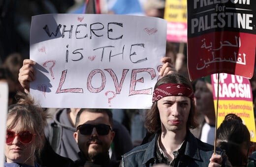 Βαθύς, πολυδύναμος ρατσισμός