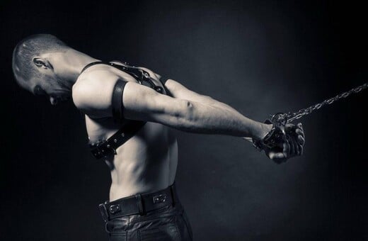 Το πορτρέτο του Πάνου, σκλάβου του BDSM και queer 