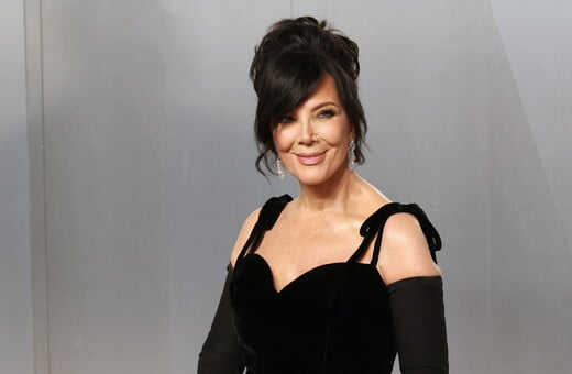 ΚΡΙΣ ΤΖΕΝΕΡ ΚΙΝΑ SOCIAL MEDIA 