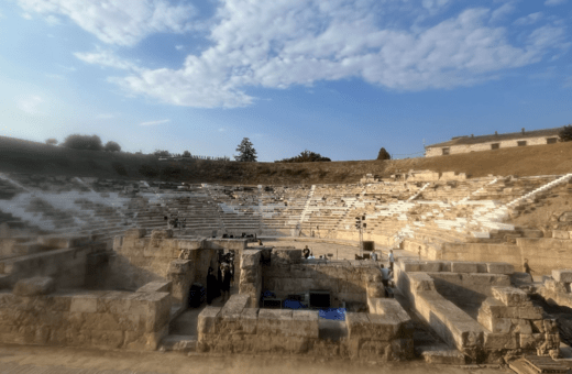 ΛΑΡΙΣΑ ΑΡΧΑΙΟ ΘΕΑΤΡΟ