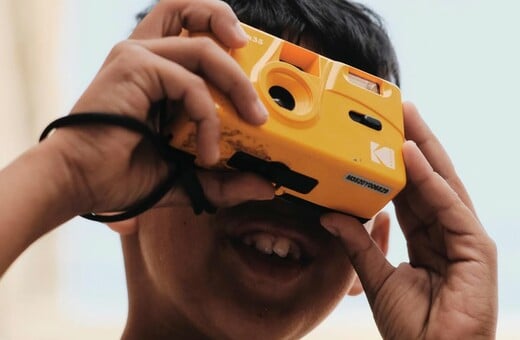 Σε μια πόλη συνόρων, τα παιδιά του Μαρντίν φωτογραφίζουν ό,τι οι άλλοι δεν βλέπουν