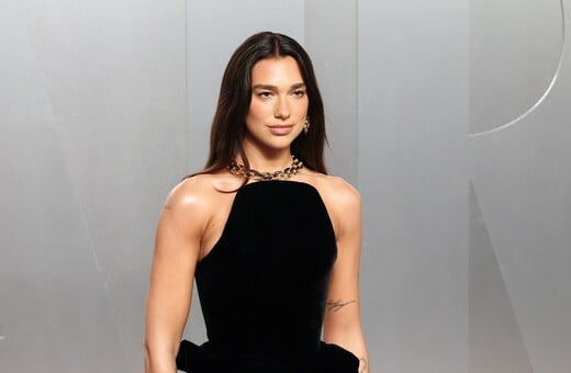 DUA LIPA ΛΟΓΟΤΕΧΝΙΚΟ ΦΕΣΤΙΒΑΛ ΛΟΝΔΙΝΟΥ