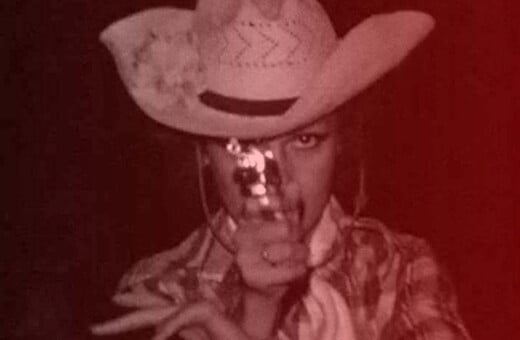 "Κάτω από τις σημαίες, ο ήλιος"