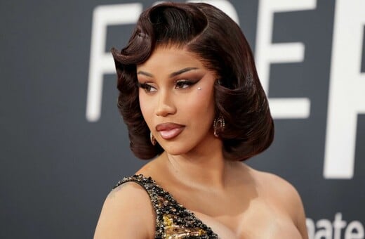 CARDI B ΜΗΝΥΣΗ