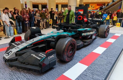 Το αυθεντικό LEGO® Mercedes-AMG Petronas F1® φέρνει την εμπειρία της Formula 1 στην Αθήνα