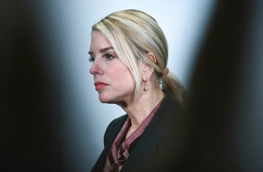 ΗΠΑ: Αποπέμφθηκε από την κυβέρνηση η υπουργός Δικαιοσύνης Παμ Μπόντι