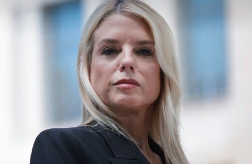 ΠΑΜ ΜΠΟΝΤΙ ΑΠΟΠΟΜΠΗ ΤΡΑΜΠ ΜΙΣΟΓΥΝΗΣ