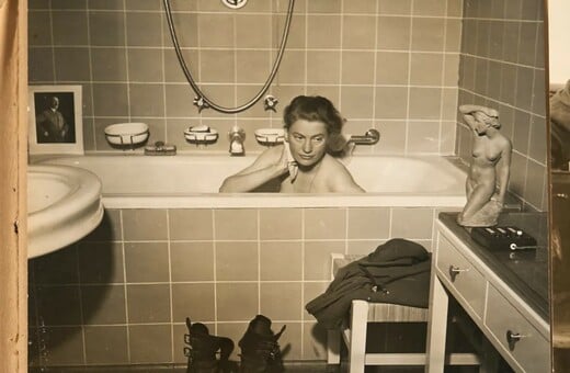 Ανάμεσα στο απόλυτο κακό και την αδιανόητη λάμψη: οι αδημοσίευτες φωτογραφίες της Λι Μίλερ και του Σέσιλ Μπίτον