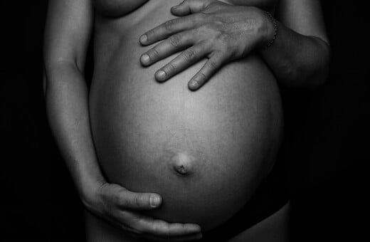 ΜΕΛΕΤΗ ΕΞΩΣΩΜΑΤΙΚΗ ΓΟΝΙΜΟΠΟΙΗΣΗ ΜΑΥΡΕΣ ΓΥΝΑΙΚΕΣ