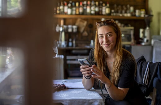 «Οι Μελισσουργοί έγιναν το σπίτι μου, με έσωσαν από τους εσωτερικούς μου δαίμονες»