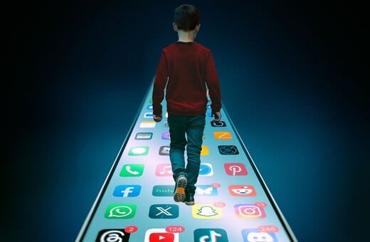 Απαγόρευση χρήσης social για ανήλικους κάτω των 15 ετών: Live η ενημέρωση