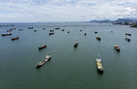 ΙΡΑΝ ΦΡΟΥΡΟΙ ΤΗΣ ΕΠΑΝΑΣΤΑΣΗΣ ΣΤΕΝΑ ΤΟΥ ΟΡΜΟΥΖ