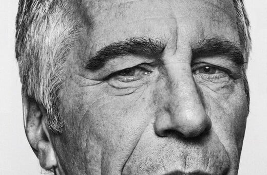 Τι βλέπει ένας φωτογράφος όταν κοιτάζει τόσο κοντά την εξουσία;