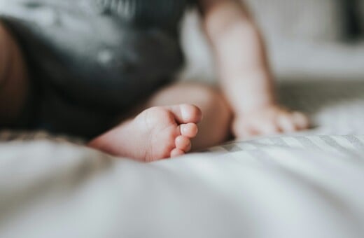 ΗΛΕΙΑ ΠΥΡΓΟΣ ΠΡΟΦΥΛΑΚΙΣΗ ΜΗΤΕΡΑ ΣΥΝΤΡΟΦΟΣ ΒΡΕΦΟΣ ΤΡΑΥΜΑΤΑ