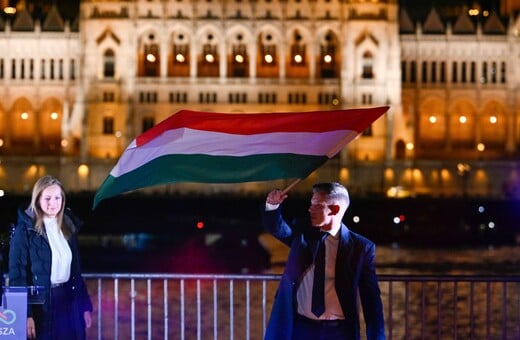 «Ρώσοι σπίτια σας!»: Η Ευρώπη πανηγυρίζει την πτώση Όρμπαν στην Ουγγαρία