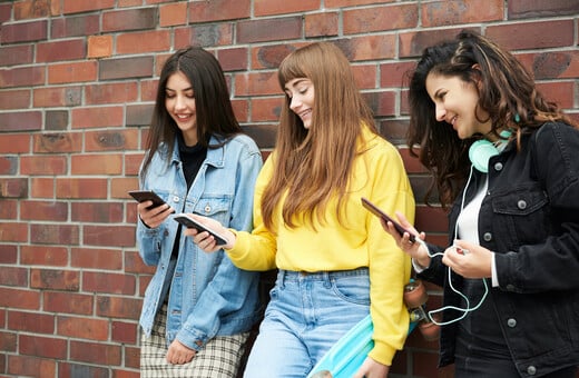 Όταν κάτι πάει στραβά εκτός σπιτιού: το “plan B” που χρειάζεται κάθε έφηβος