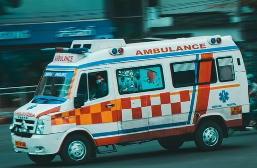 ΙΝΔΙΑ ΕΚΡΗΞΗ ΝΕΚΡΟΙ ΤΡΑΥΜΑΤΙΕΣ