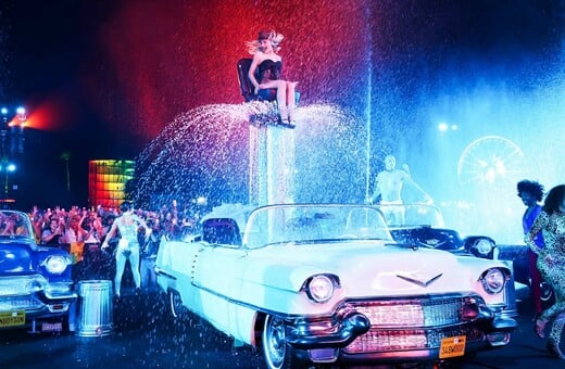 Στο Coachella η Σαμπρίνα ανέβηκε για να γίνει μύθος και ο Μπίμπερ για να μείνει μόνος με το όνομά του