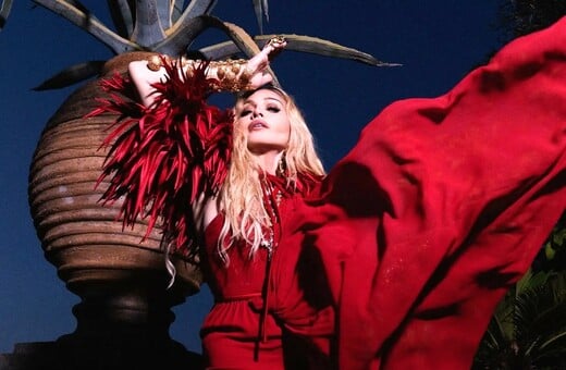 Η Μαντόνα βάζει μπροστά το Confessions II και επιστρέφει στην πίστα