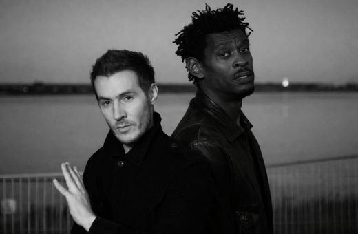 Οι Massive Attack επέστρεψαν με τον Tom Waits και έναν ύμνο για σκοτεινούς καιρούς