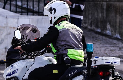 ΛΙΟΣΙΩΝ ΠΑΡΑΣΥΡΣΗ ΑΝΗΛΙΚΗ 16ΧΡΟΝΗ ΣΥΛΛΗΨΕΙΣ