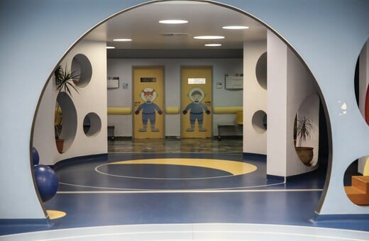 ΧΑΙΔΑΡΙ ΜΑΘΗΤΡΙΑ ΜΠΑΛΚΟΝΙ ΣΧΟΛΕΙΟ ΠΤΩΣΗ