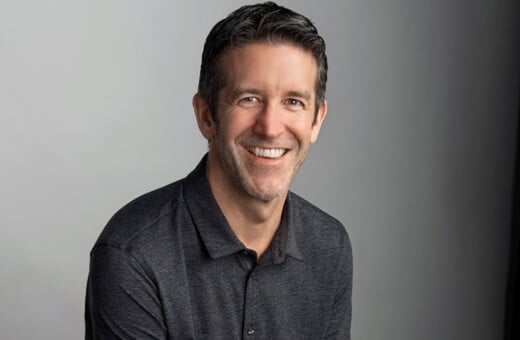 JOHN TERNUS ΠΟΙΟΣ ΕΙΝΑΙ ΝΕΟΣ CEO APPLE