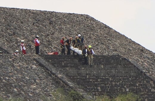 ΜΕΞΙΚΟ ΕΝΟΠΛΗ ΕΠΙΘΕΣΗ ΠΥΡΑΜΙΔΕΣ ΝΕΚΡΟΣ ΤΟΥΡΙΣΤΑΣ ΤΡΑΥΜΑΤΙΕΣ