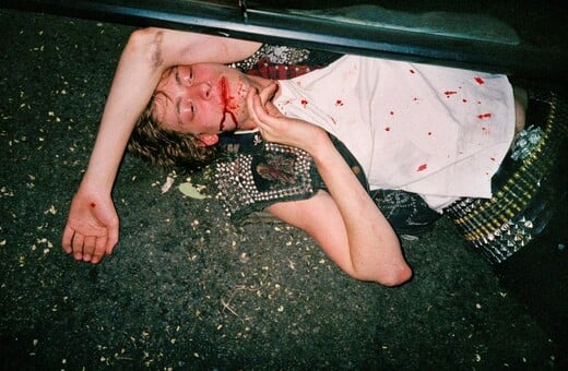 Δεν είναι μόνο οι έρωτες που σε διαλύουν: γιατί η προδοσία από έναν φίλο μένει για χρόνια