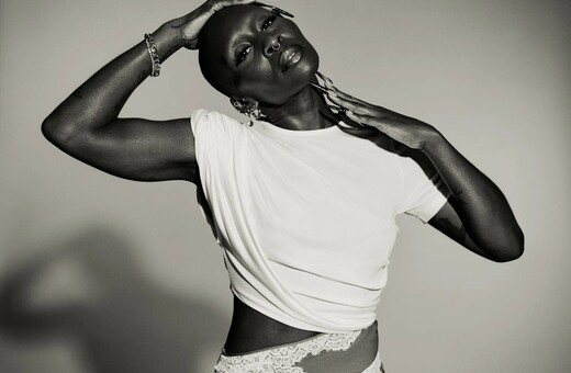 Η Σίνθια Ερίβο θα γίνει Μίριαμ Μακέμπα σε μια ταινία για το Graceland και το απαρτχάιντ