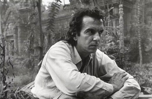 Ντιν Ταβουλάρης (1932-2026): Ο «Νονός» της σύγχρονης σκηνογραφίας