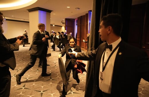 ΠΥΡΟΒΟΛΙΣΜΟΙ ΛΕΥΚΟΣ ΟΙΚΟΣ ΟΥΑΣΙΝΓΚΤΟΝ 