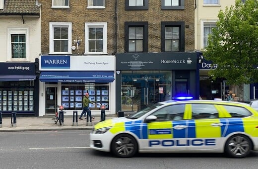 Λονδίνο: Άγνωστος επιτέθηκε με μαχαίρι σε δύο άνδρες 