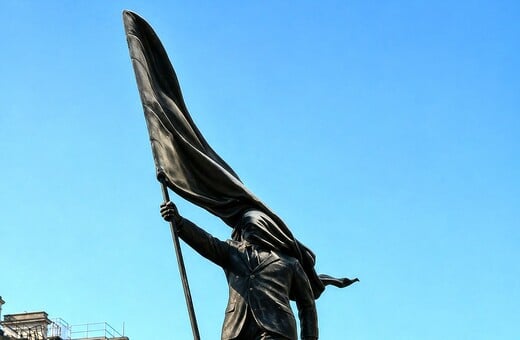 Είναι αυτό το νέο έργο του Banksy; Το μυστηριώδες γλυπτό που εμφανίστηκε στο Λονδίνο