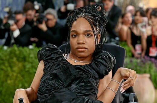 Η Αριάνα Ρόουζ Φίλιπ έγραψε ιστορία στο Met Gala: Η πρώτη χρήστρια αναπηρικού αμαξιδίου στον θεσμό