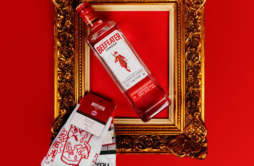 Beefeater x Ode to Socks: Το ολόφρεσκο, αναπάντεχο crossover του αθηναϊκού urban στιλ 