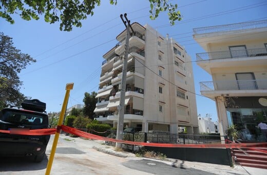 ΗΛΙΟΥΠΟΛΗ ΜΑΘΗΤΡΙΕΣ ΠΤΩΣΗ ΜΠΑΛΚΟΝΙ ΥΠΟΥΡΓΕΙΟ ΠΑΙΔΕΙΑΣ