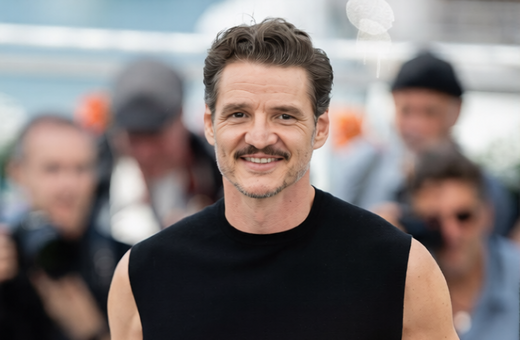 Ο Pedro Pascal πέταξε economy για τις Κάννες και οι πρώην πιλότοι ξεμπροστιάζουν τη χλιδή των private jets