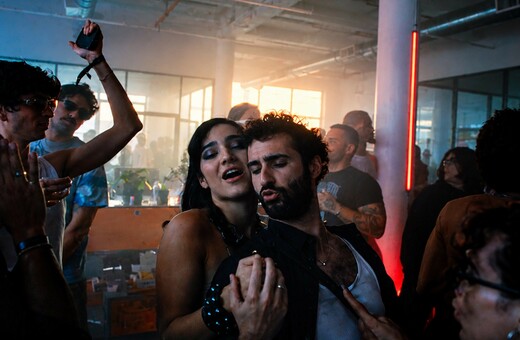 Η queer ταινία Club Kid του Jordan Firstman έγινε η πρώτη μεγάλη συμφωνία των Καννών για την A24