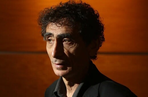 Γκάμπορ Ματέ: «Τα smartphones είναι σχεδιασμένα να ανεβάζουν την ντοπαμίνη, όπως η κοκαΐνη»