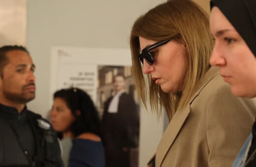 ΓΑΛΛΙΑ ΤΡΑΠΕΖΙΤΗΣ ΣΕΞΟΥΑΛΙΚΗ ΚΑΚΟΠΟΙΗΣΗ 