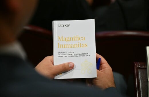 Ο Πάπας Λέων ΙΔ΄ κάνει την τεχνητή νοημοσύνη θρησκευτικό ζήτημα στην πρώτη του εγκύκλιο