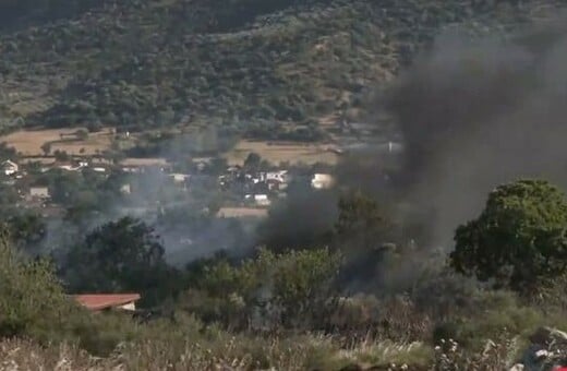 Φωτιά στη Λάρισα: Πνέουν δυνατοί άνεμοι και έχουν καεί εκατοντάδες στρέμματα