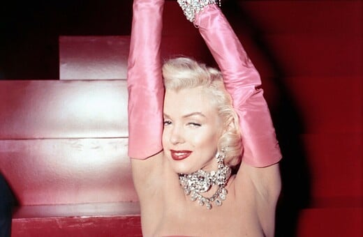 Το ροζ φόρεμα της Marilyn Monroe ήταν πάντα πιο έξυπνο απ’ όσο έδειχνε