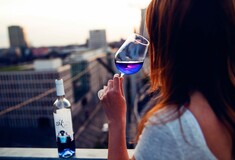 Τι θα λέγατε για ένα ποτήρι μπλε κρασί;