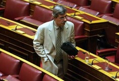 Λαζαρίδης: «Δεν ευτελίζει μόνο η Χ.Α. τη βουλή αλλά και η Κωνσταντοπούλου»