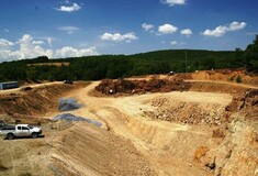 Αναθεωρεί τα σχέδια της η El Dorado Gold
