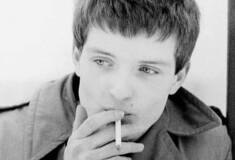 Οι στίχοι και τα ημερολόγια του Ian Curtis γίνονται βιβλίο